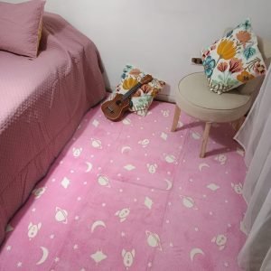 Alfombra infantil rosada fluorescente 150 x 200 cm